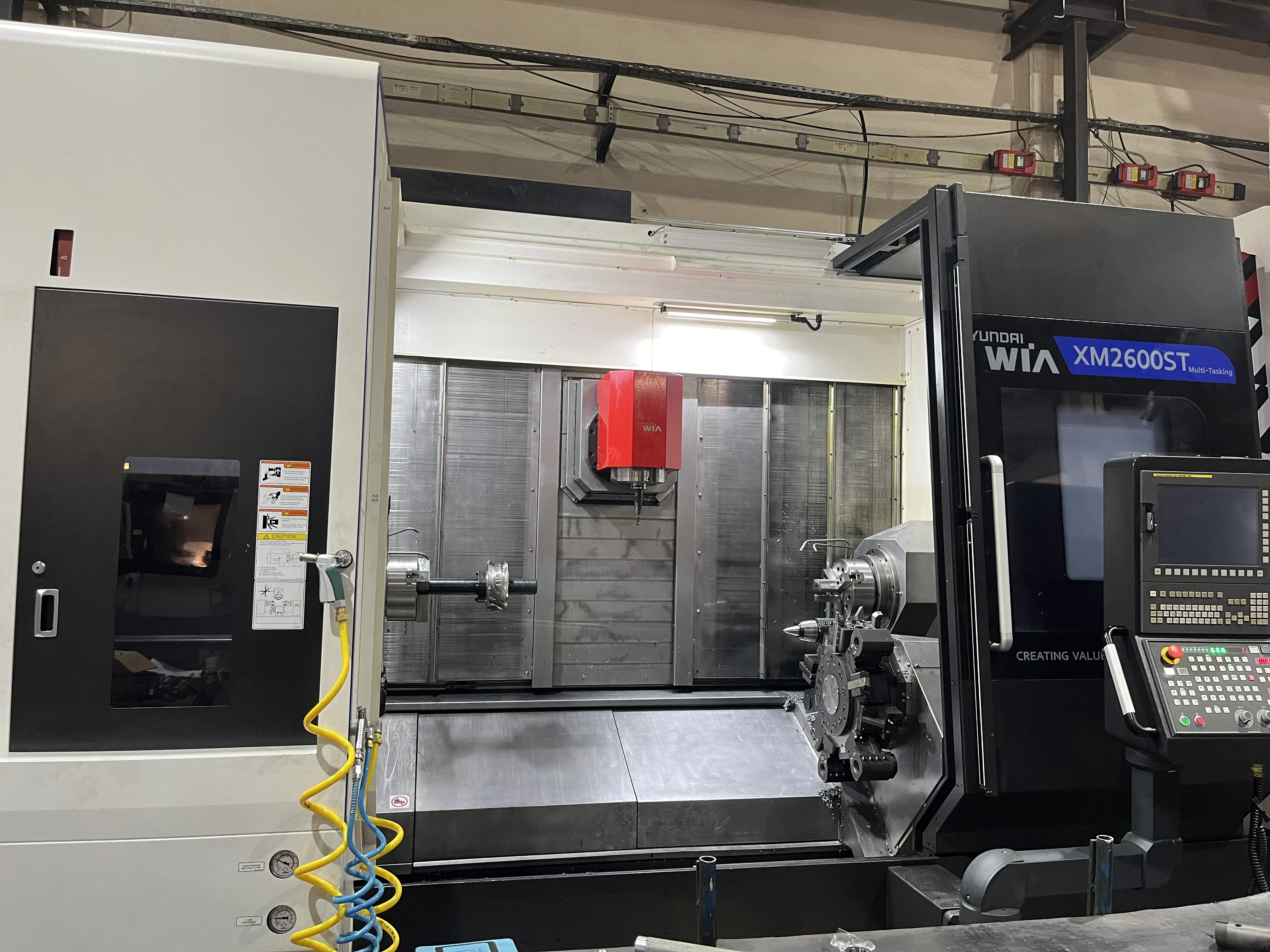 Otomotiv Parçaları Üretiminde Kullanılan CNC Makinesi